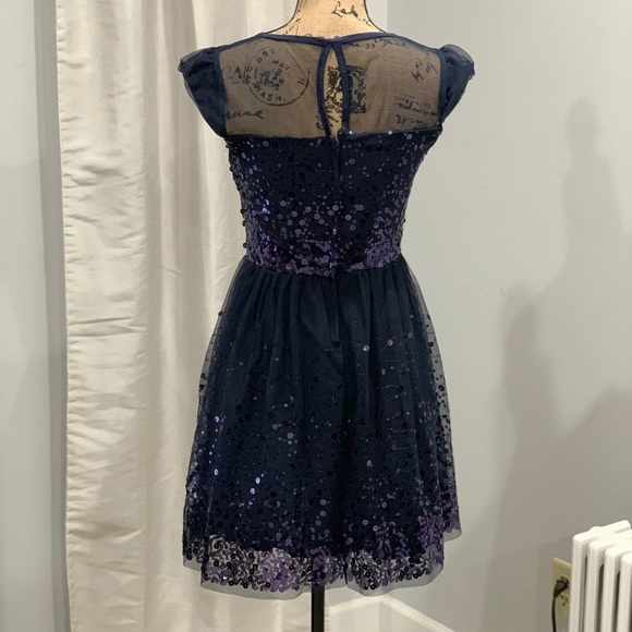 Delia cap sleeve sequined dress size 5 - Picture 2 of 8